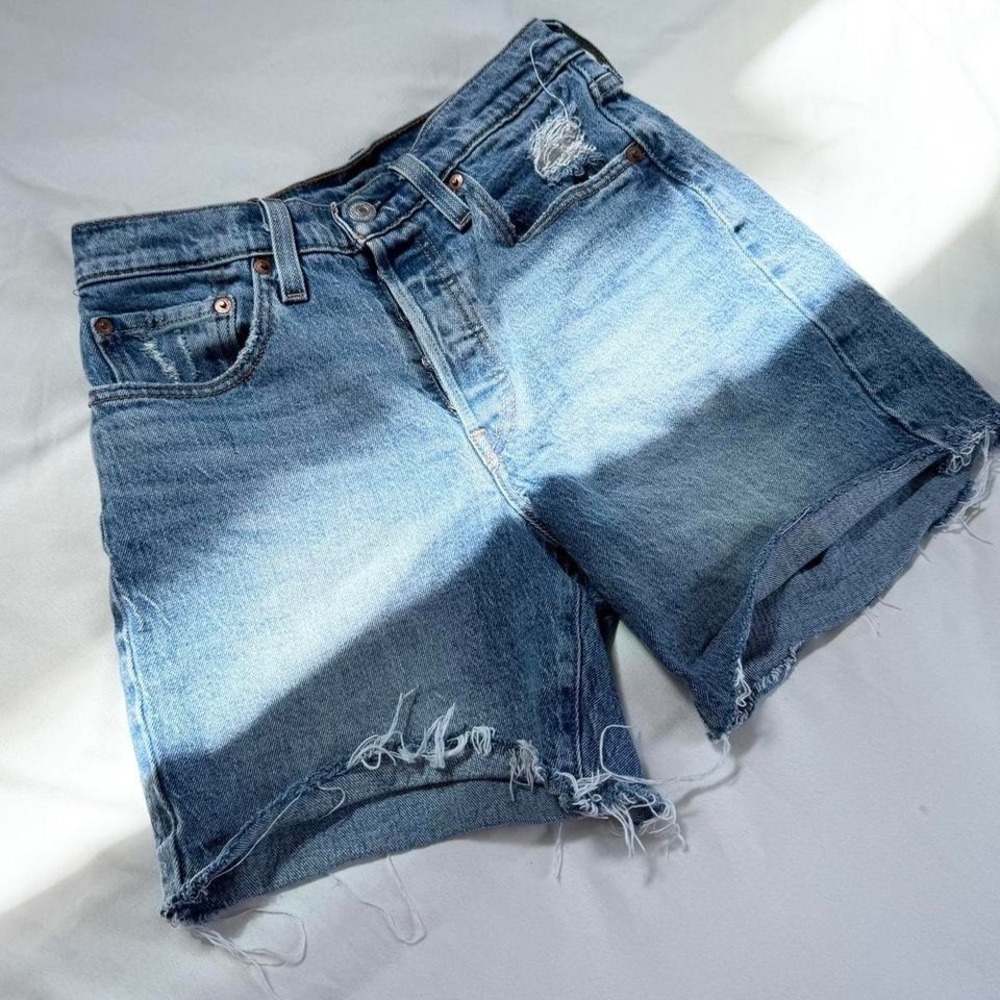 Levi jean shorts  levi denim shorts size 26"‎ waist